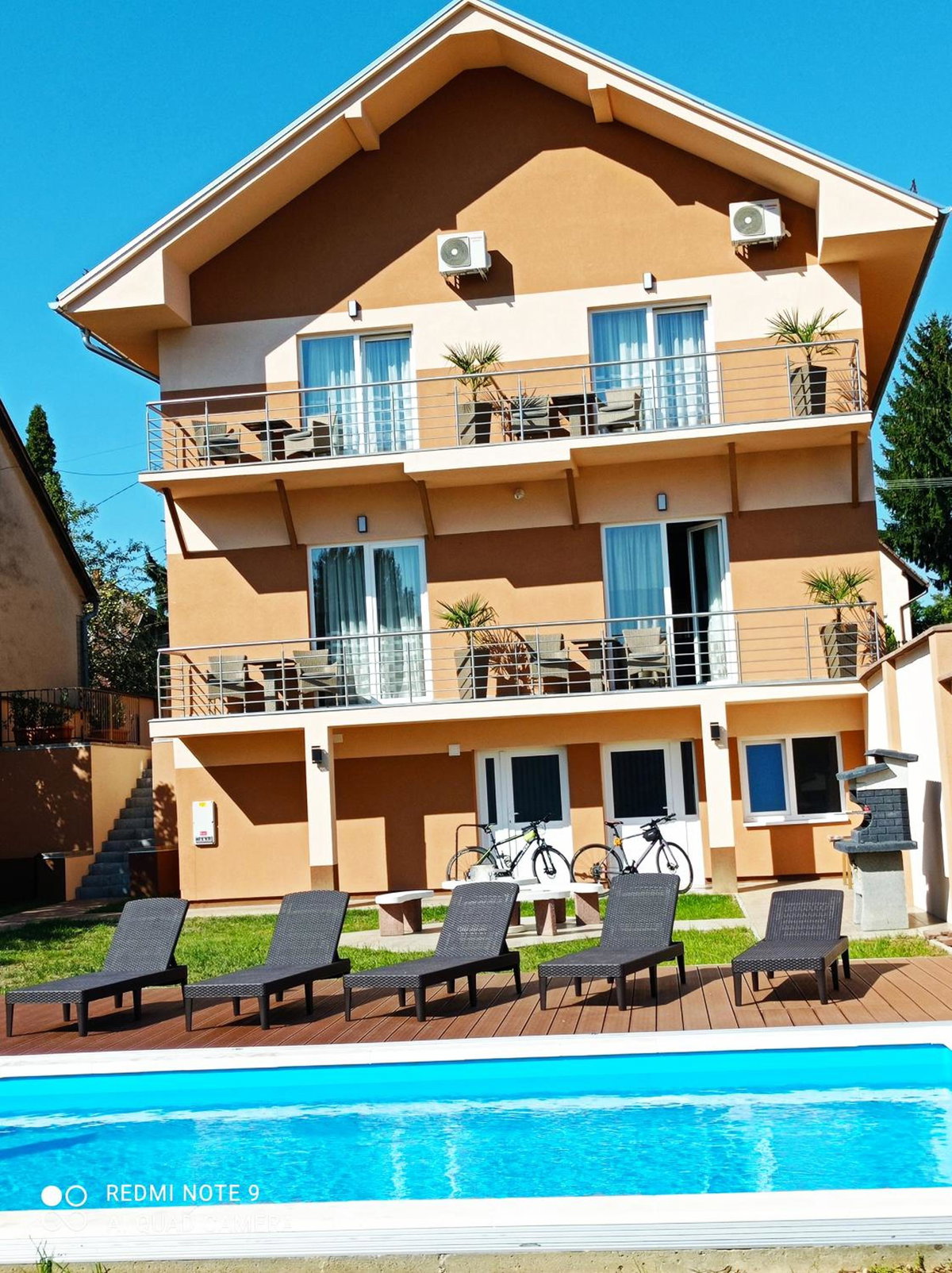 Karos Bianco Apartmanház, Hungary