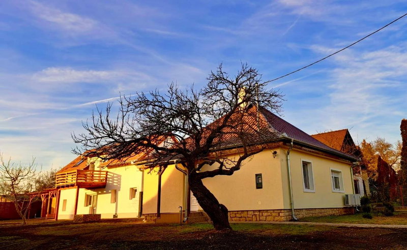 Amande House & Cottage, Vonyarcvashegy, Hungary