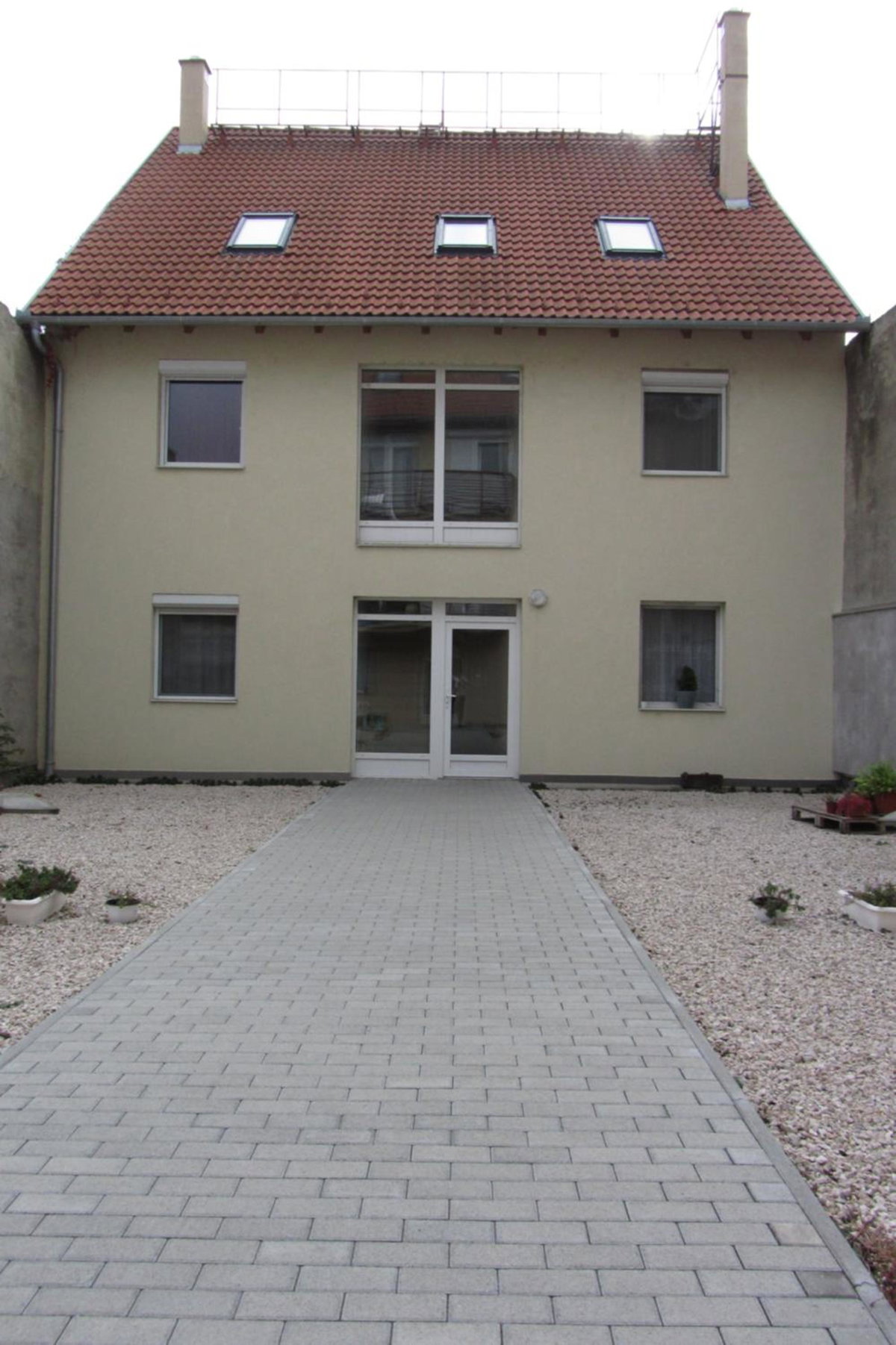 iHome Apartment 3.0, Hungary