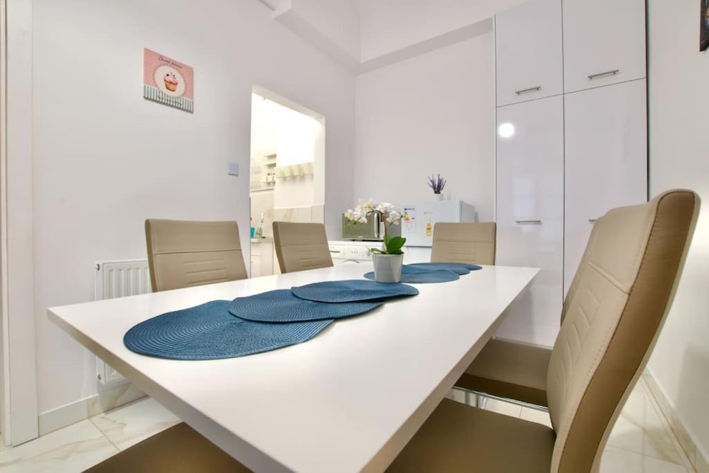 Standard Apartment by Hi5 - Múzeum 5, Hungary