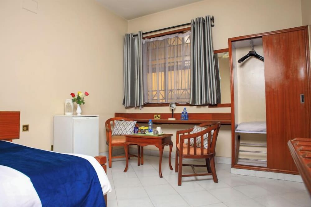 Paris Hotel, Kenya