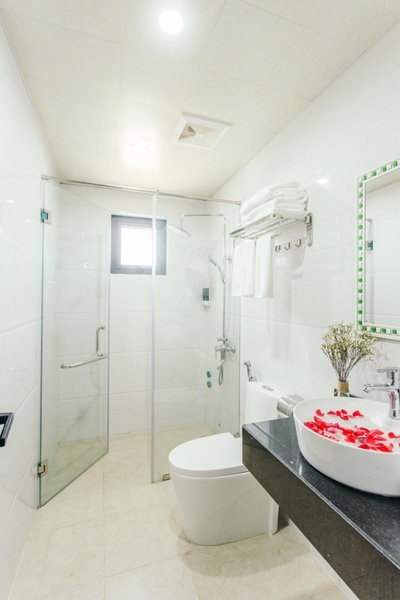 White Crown Hotel, Ha Long, Vietnam