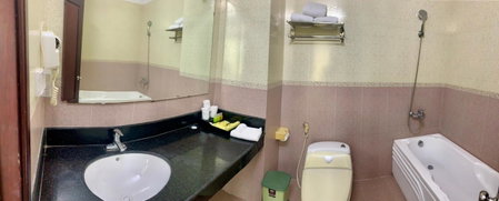 Hung Long Harbour Hotel, Cat Ba, Vietnam