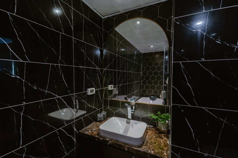 Hồng Vận Hotel, Hanoi, Vietnam
