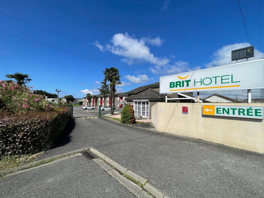 Brit Hotel Essentiel Pau Lescar, Lescar, France