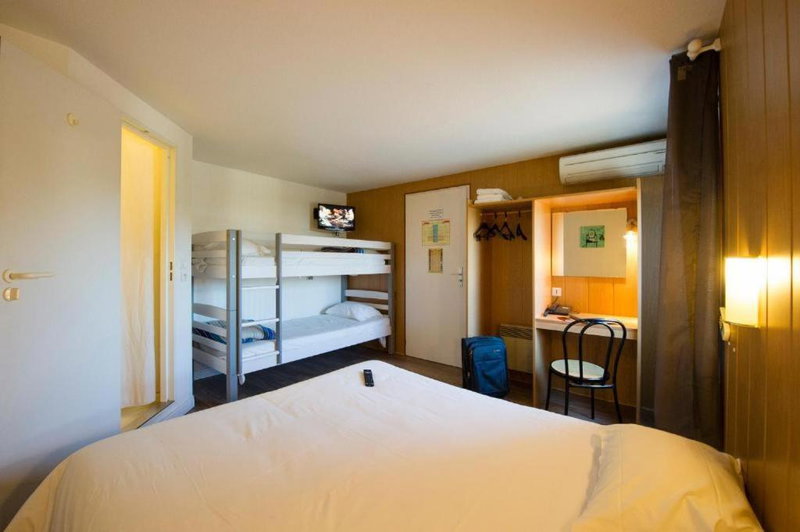 Brit Hotel Essentiel Pau Lescar, Lescar, France