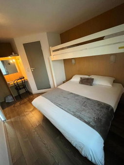 Brit Hotel Essentiel Pau Lescar, Lescar, France