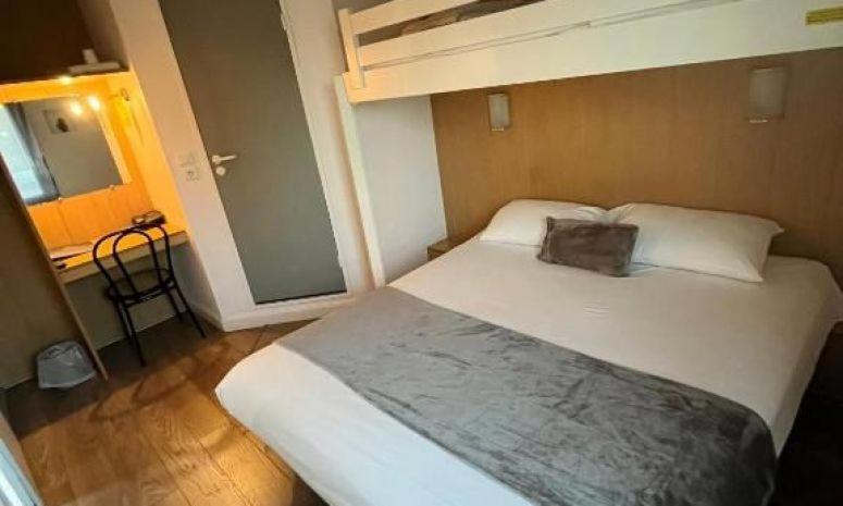 Brit Hotel Essentiel Pau Lescar, Lescar, France