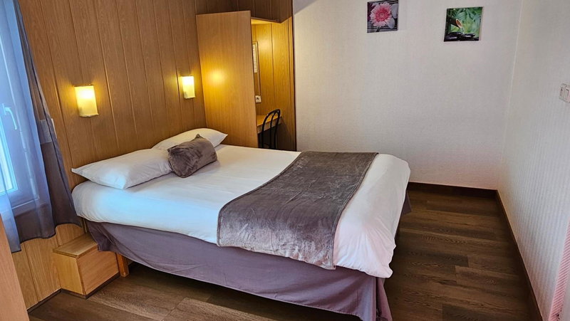 Brit Hotel Essentiel Pau Lescar, Lescar, France