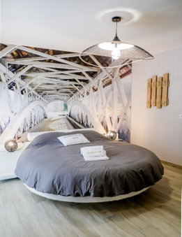 Au domaine des anges Gites avec Jacuzzi privatif dans la chambre, Bain-de-Bretagne, France