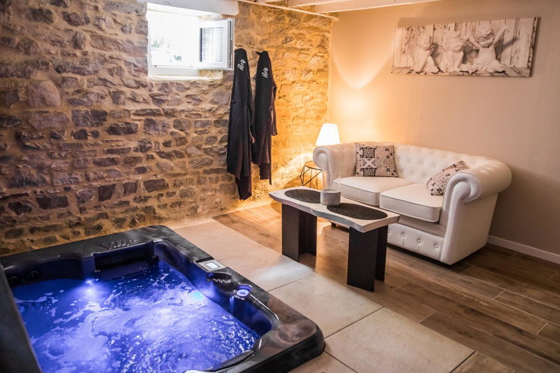 Au domaine des anges Gites avec Jacuzzi privatif dans la chambre, Bain-de-Bretagne, France