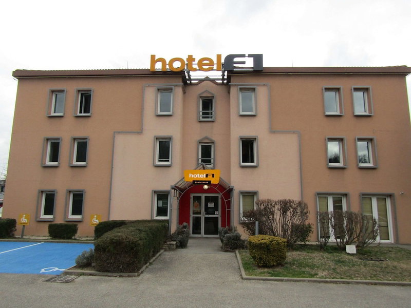 hotelF1 Lyon Bourgoin-Jallieu, L'Isle-d'Abeau, France