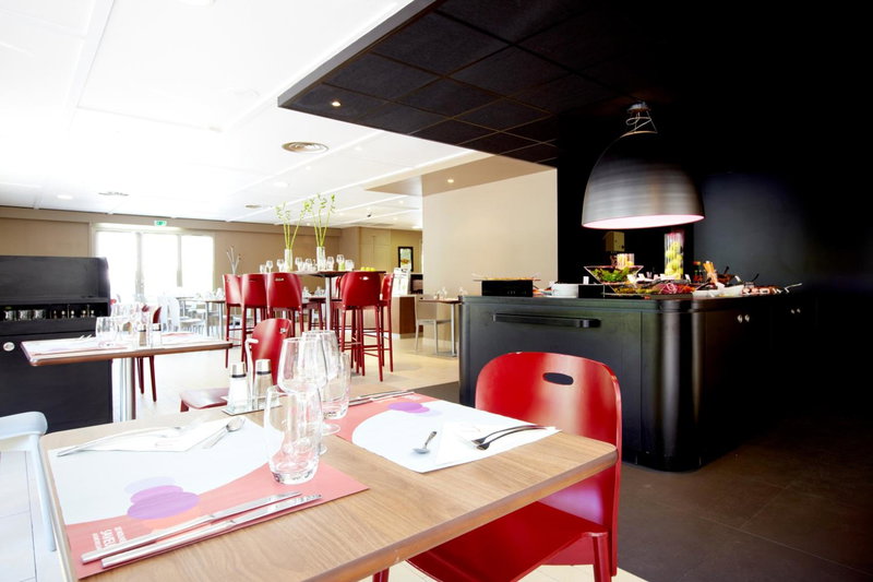 Kyriad Direct Marseille Est La Valentine, La Penne-sur-Huveaune, France