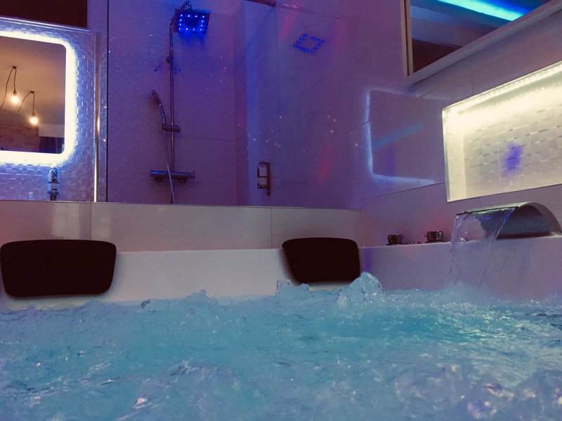 Appart' Spa et Sauna Privatif Au Cœur De Beaune, Beaune, France