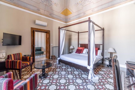 Vittorio's Luxury, Bari, Italy