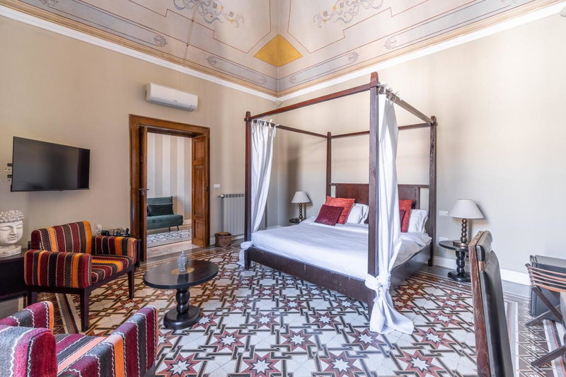 Vittorio's Luxury, Bari, Italy