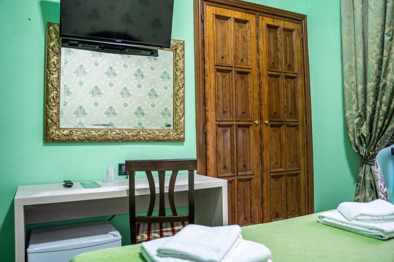Hotel Ferrarese, Rome, Italy