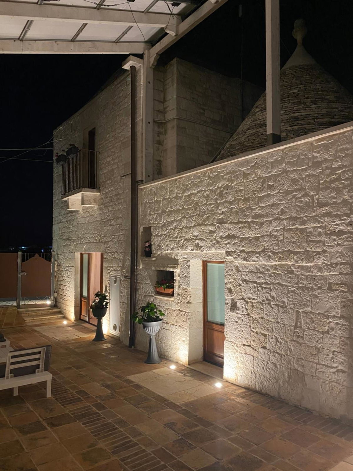Trullo il cantastorie, Italy