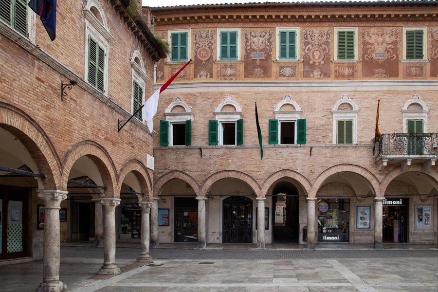Residenza dei Capitani - Piazza del Popolo, Ascoli Piceno, Italy