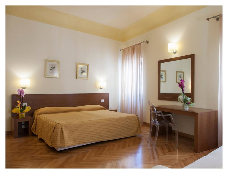 Residenza dei Capitani - Piazza del Popolo, Ascoli Piceno, Italy