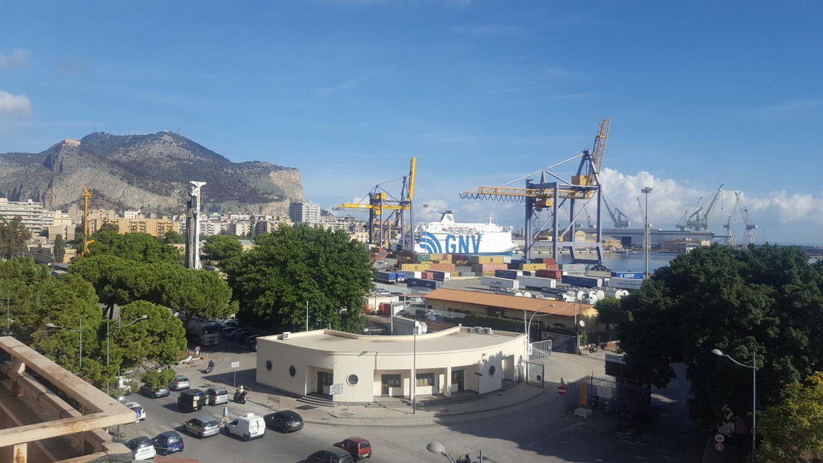 Hotel · Vista sul porto, Palermo