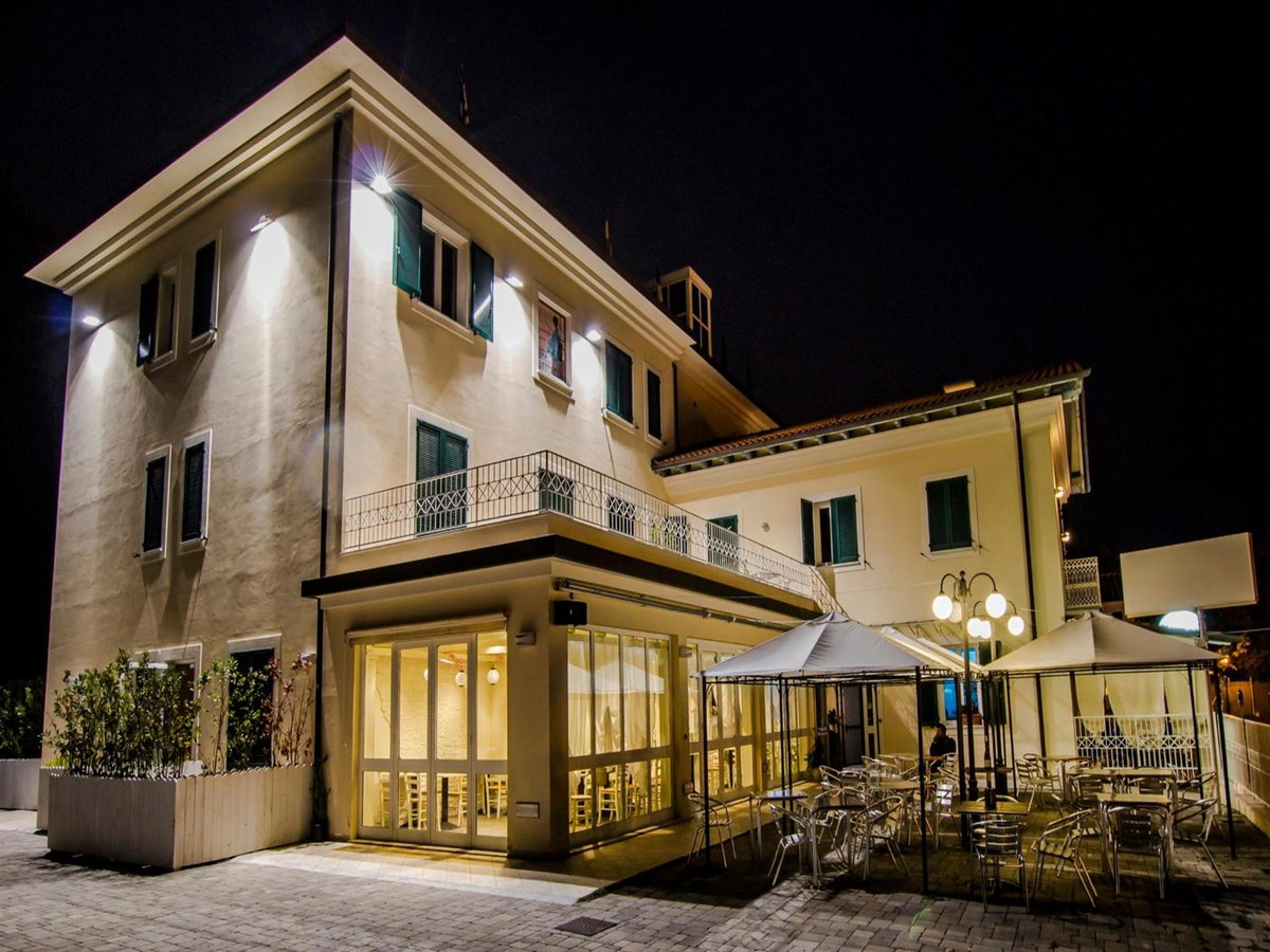 Hotel · Hotel Butterfly, Torre Del Lago Puccini