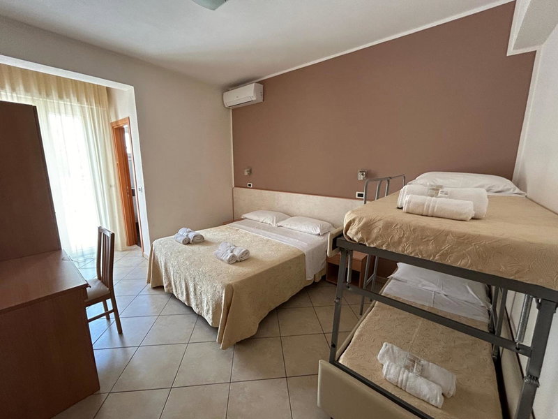 Hotel Favorita Easy Stay B&B, Cesenatico, Italy