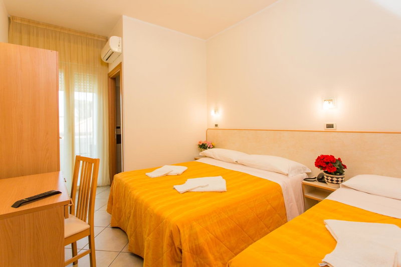 Hotel Favorita Easy Stay B&B, Cesenatico, Italy