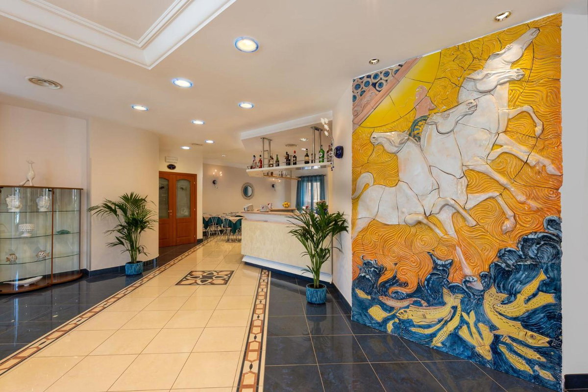Helios Hotel, Italy