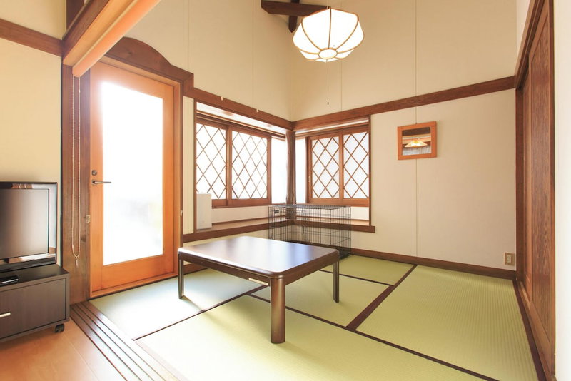Yatsugatake Wan Wan Paradise Cottage, Hokuto, Japan