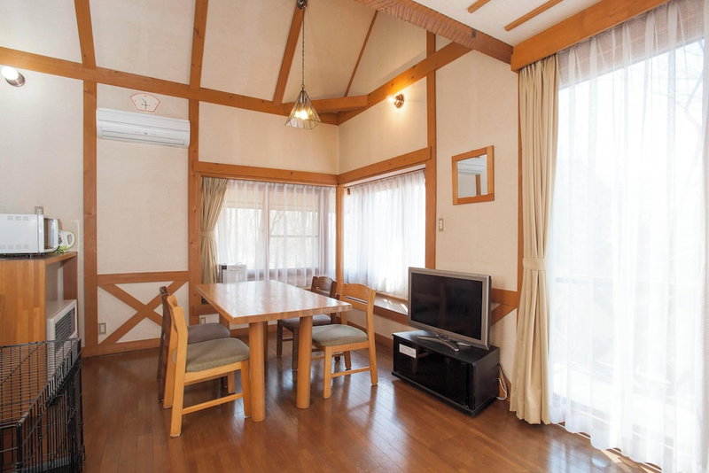 Yatsugatake Wan Wan Paradise Cottage, Hokuto, Japan