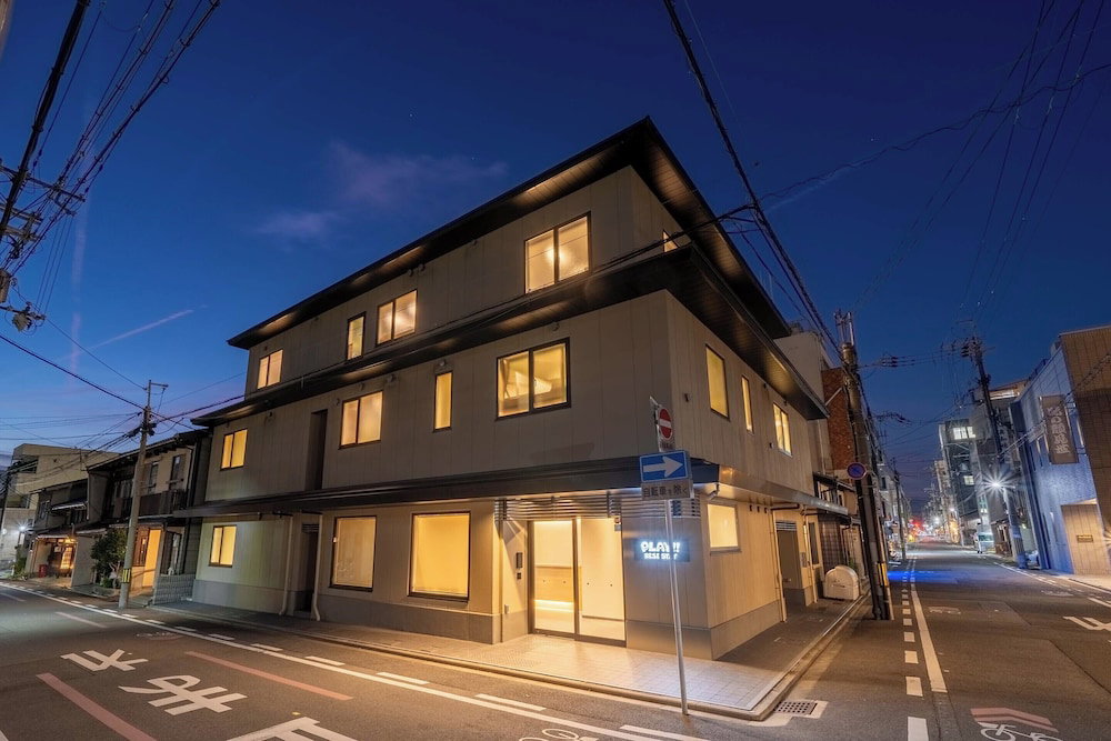 Play Resi Stay, Japan