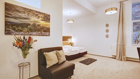 Boutique-Hotel Kronenstuben - unschlagbare Zentrumsnähe direkt am Marstall & Marktplatz - Schloss in 3 Min - Frühstück - Langzeitmiete, Ludwigsburg, Germany