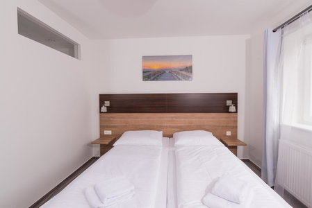 Boutique-Hotel Kronenstuben - unschlagbare Zentrumsnähe direkt am Marstall & Marktplatz - Schloss in 3 Min - Frühstück - Langzeitmiete, Ludwigsburg, Germany