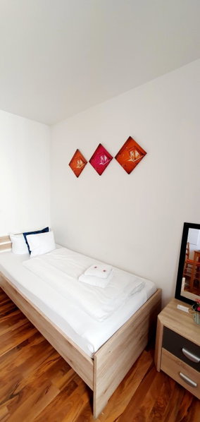 Boutique-Hotel Kronenstuben - unschlagbare Zentrumsnähe direkt am Marstall & Marktplatz - Schloss in 3 Min - Frühstück - Langzeitmiete, Ludwigsburg, Germany