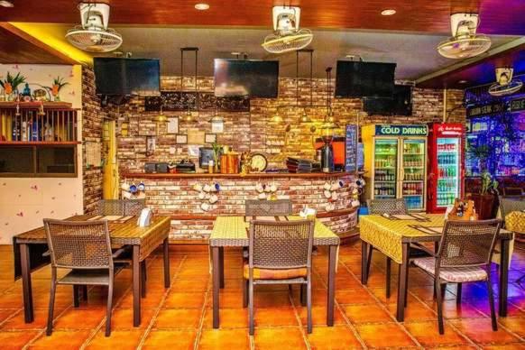 Jolly Guesthouse & Restaurant, Pattaya Central, Thailand