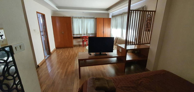 Jolly Guesthouse & Restaurant, Pattaya Central, Thailand