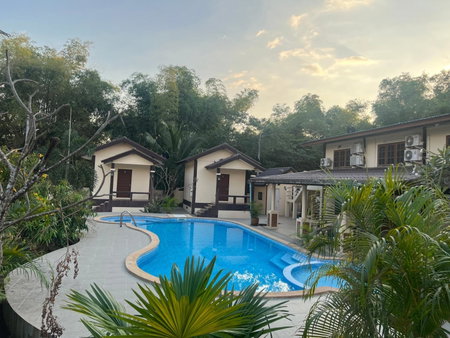 SUNRAY Guesthouse สุนันท์บ้านพักริมคลอง, Uthai Thani, Thailand