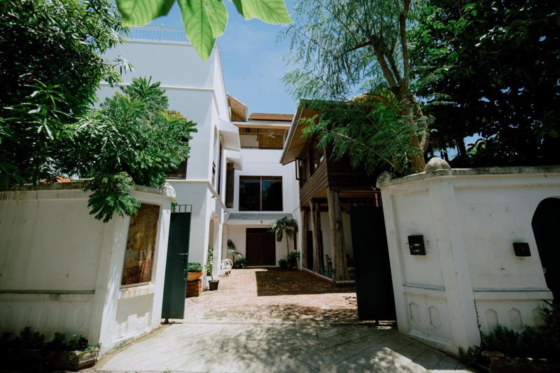 Mammoth Art Studio Pool villa in old city, Chiang Mai, Thailand