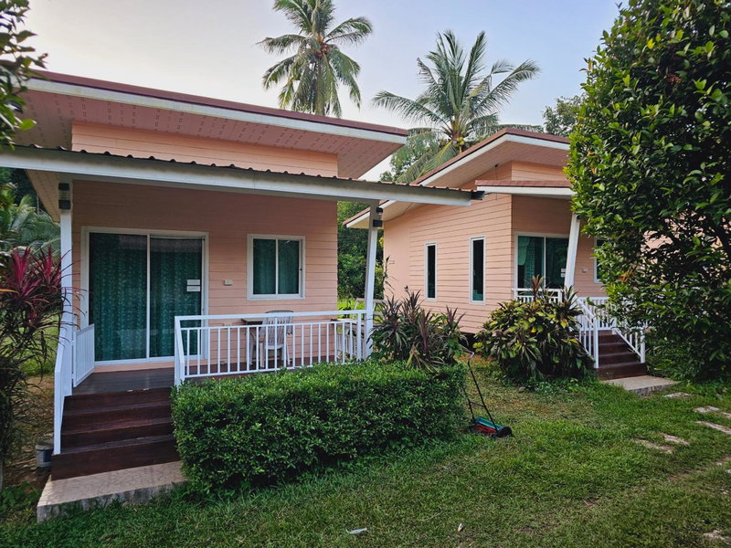 Baan suan khun ta บ้านพักสวนคุณตา, Ko Chang, Thailand