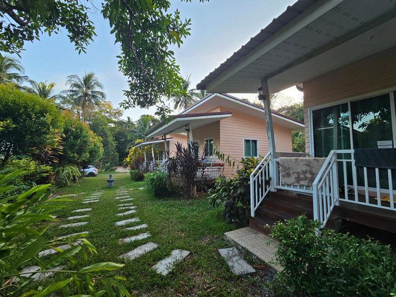 Baan suan khun ta บ้านพักสวนคุณตา, Ko Chang, Thailand