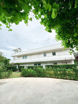75.2 Resident, Hua Hin, Thailand