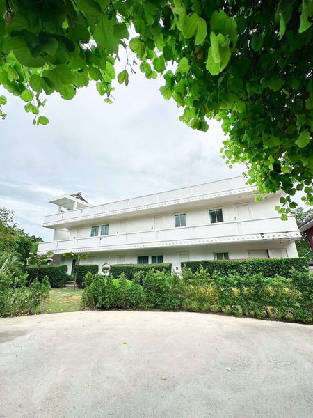 75.2 Resident, Hua Hin, Thailand