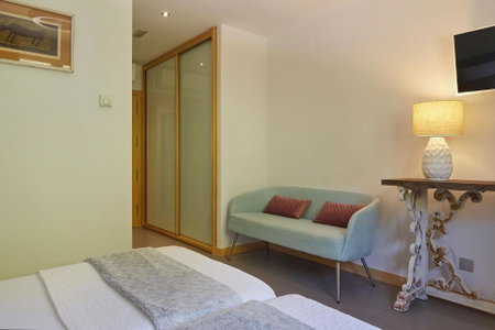 Hotel Boutique Txanka Erreka PARKING INCLUIDO, Orio, Spain