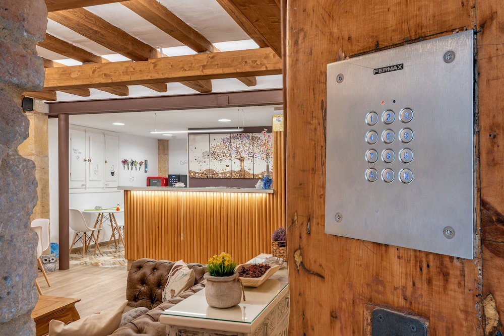 Hostal 977, Spain