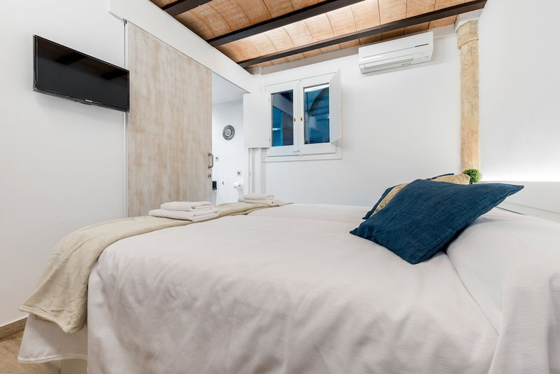 Hostal 977, Tarragona, Spain