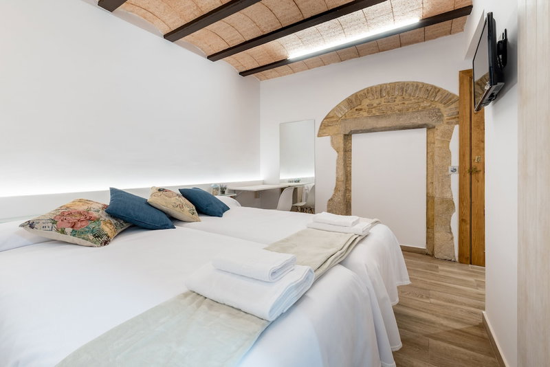 Hostal 977, Tarragona, Spain