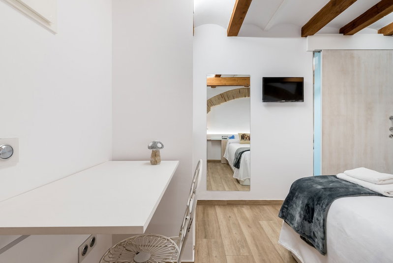 Hostal 977, Tarragona, Spain