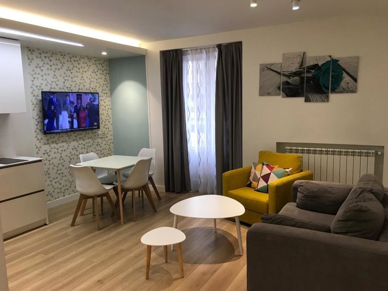 Apartamentos Apolo, Madrid, Spain