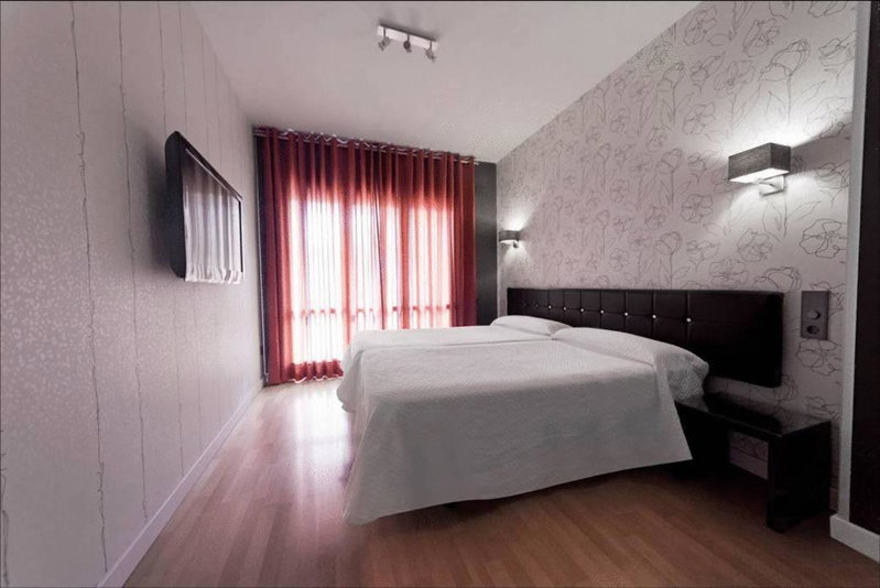 Hospedium Hostal Un Punto Chic, Huesca, Spain